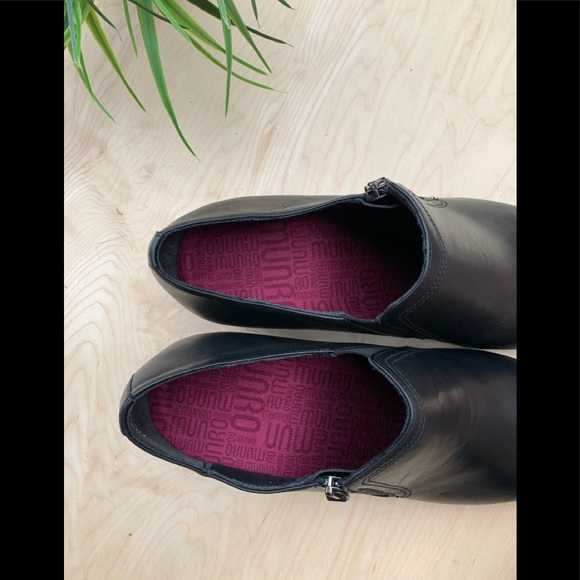 Munro woman NWT closed toe w/ zipper on si… - Picture 4 of 16